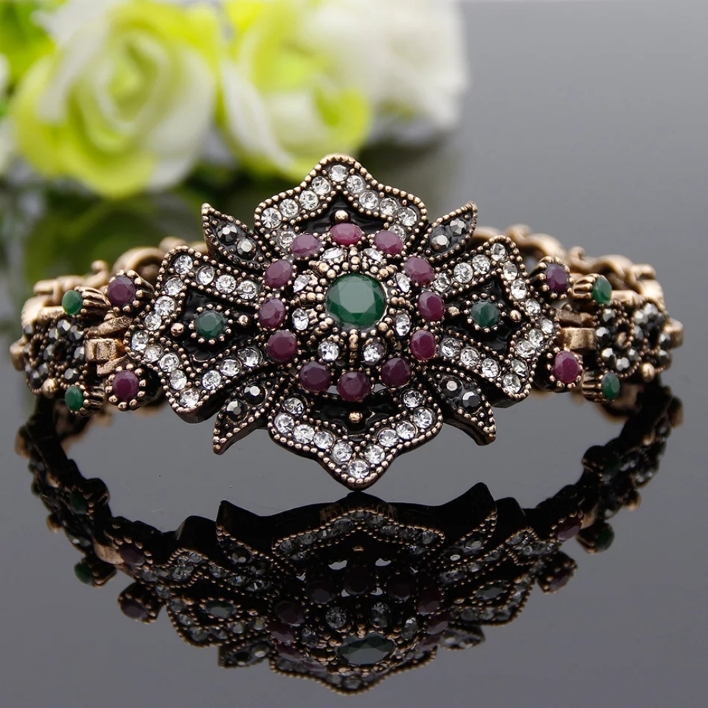 Women's antique gold color link Bracelet